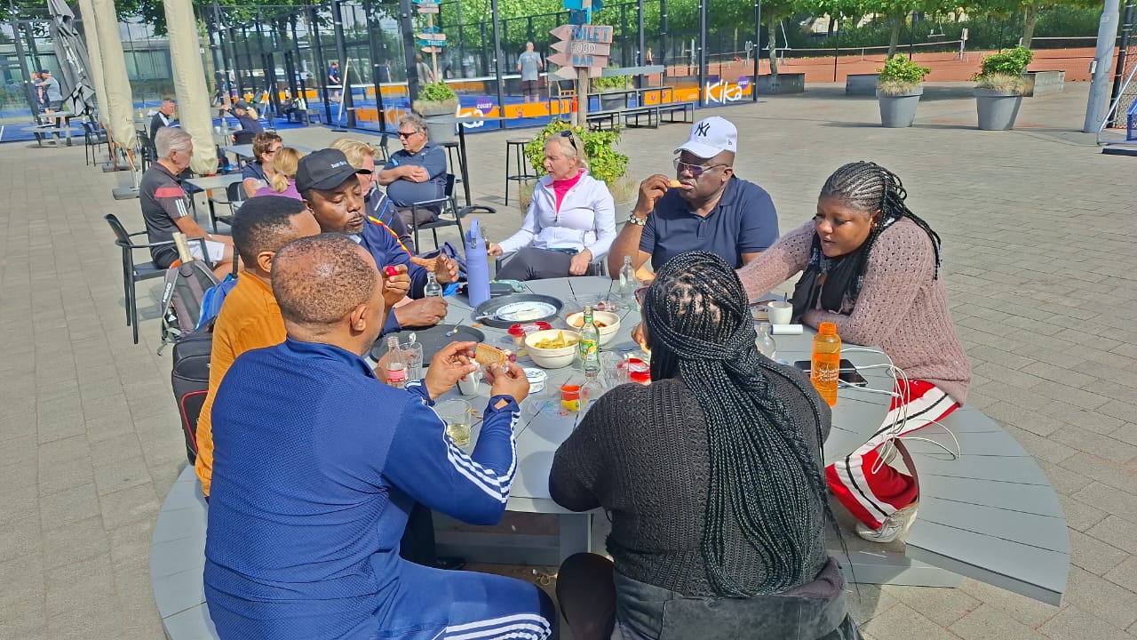 FUNIC and NLBA colleagues sharing lunch outdoors during the mobility week
